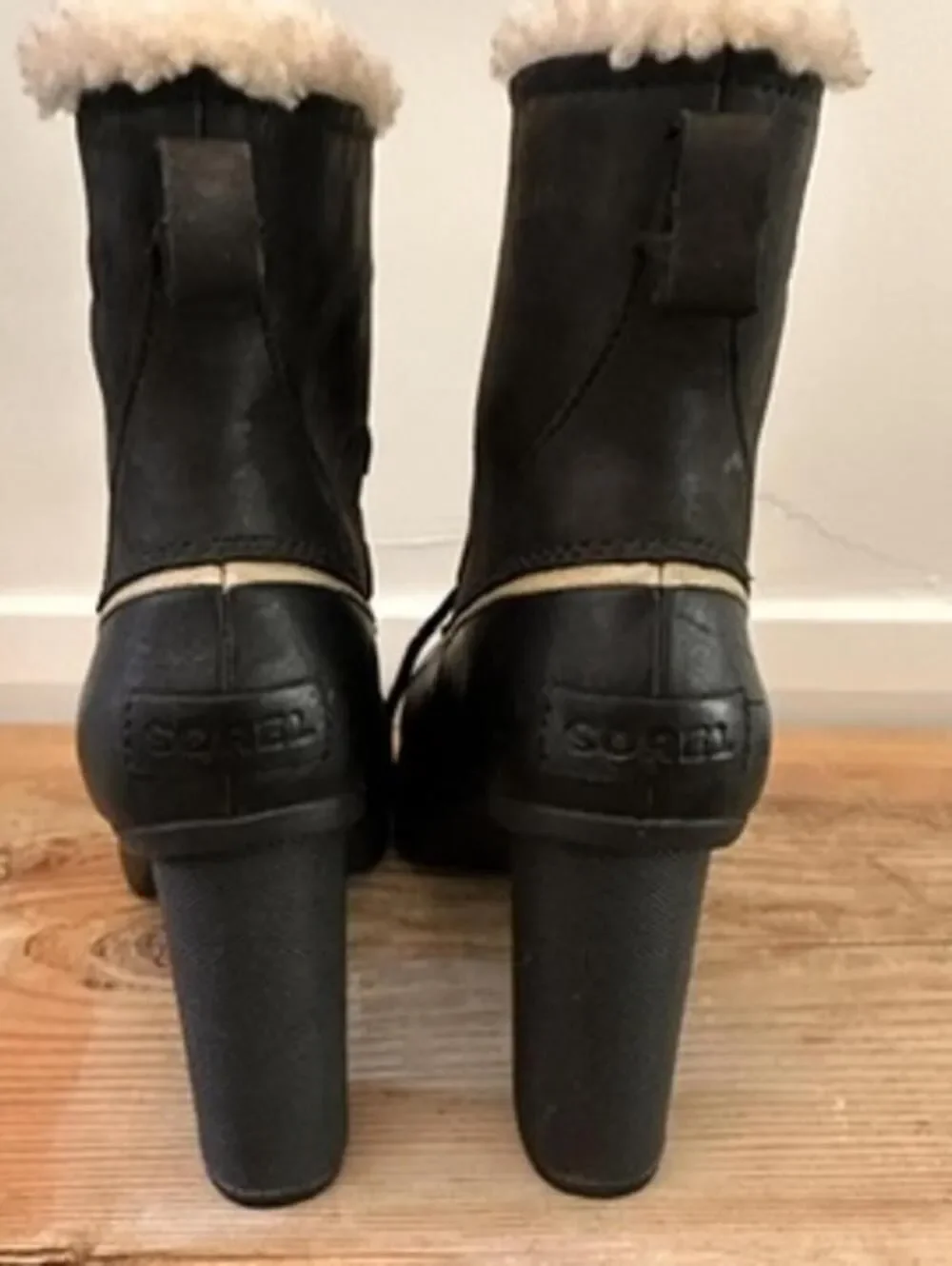 Sorel Dacie Lace‎ Size 8 Black Leather Waterproof Shearling Boots